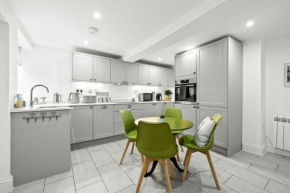 Bell Cottage by Ludlow Castle with onsite parking